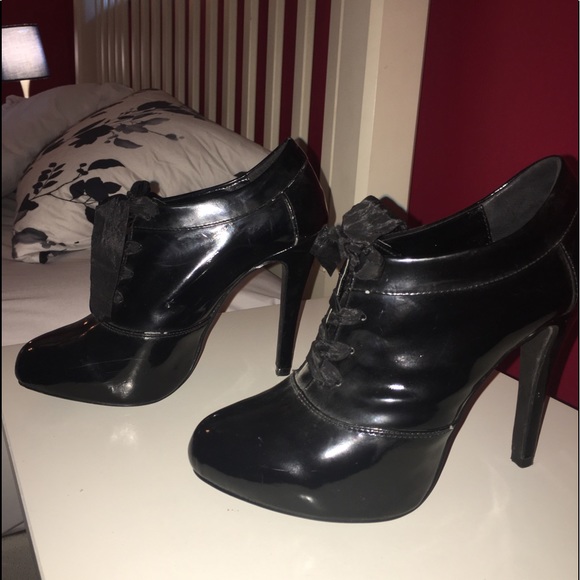 Newport News High heel black shoes - Picture 2 of 2